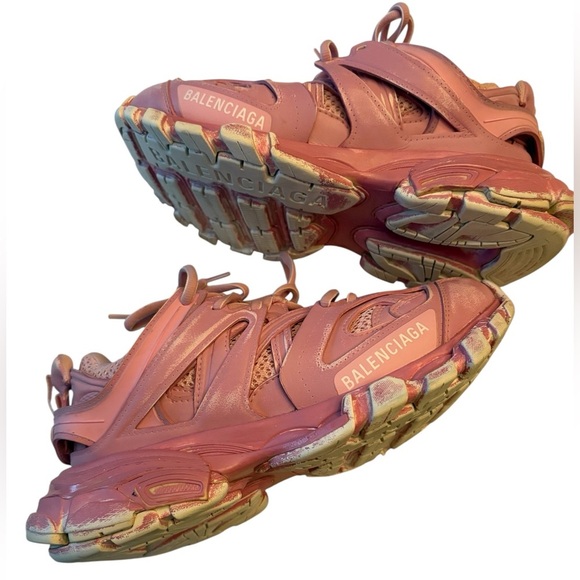 Balenciaga Shoes - Balenciaga 'Track' Low Trainers in light pink.